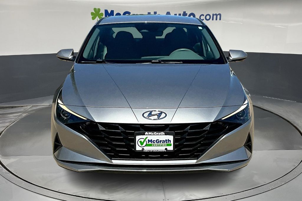 2022 Hyundai Elantra SEL photo 2