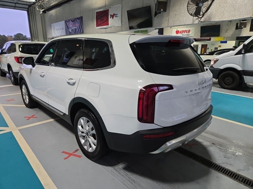 2022 Kia Telluride LX photo 3