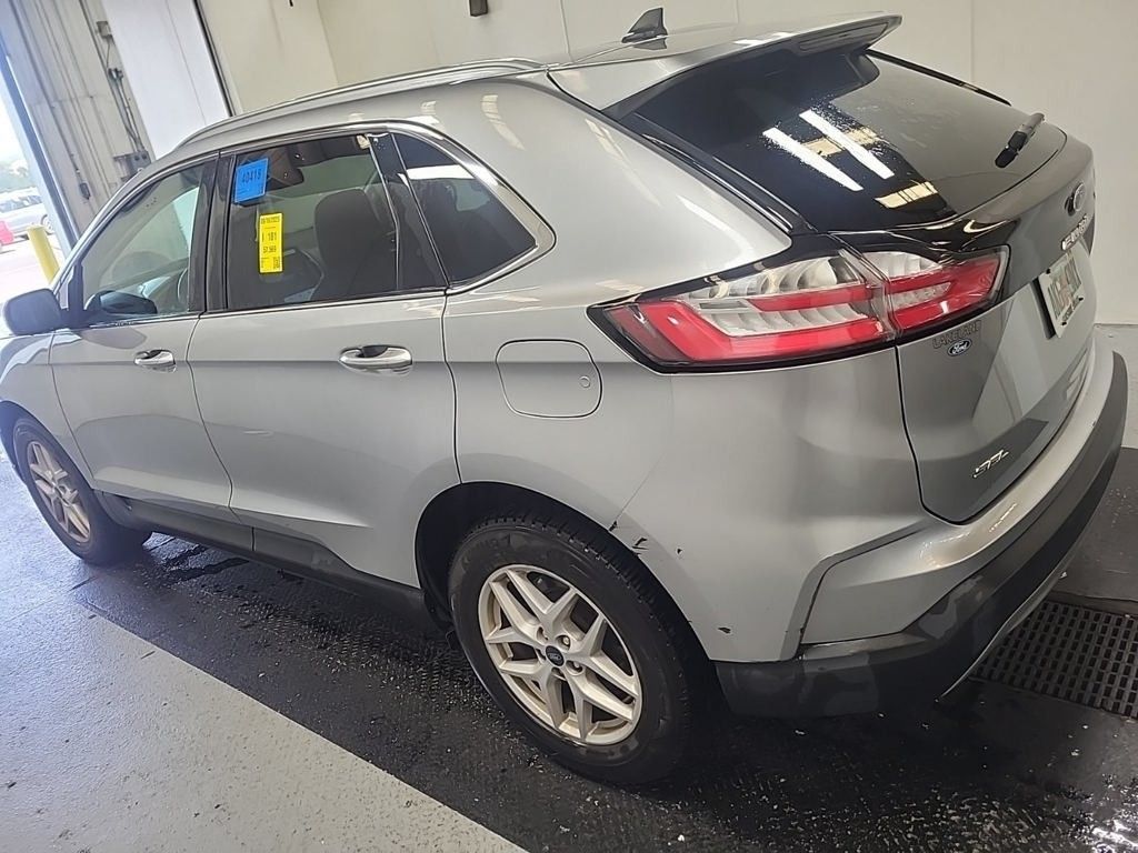2022 Ford Edge SEL photo 3