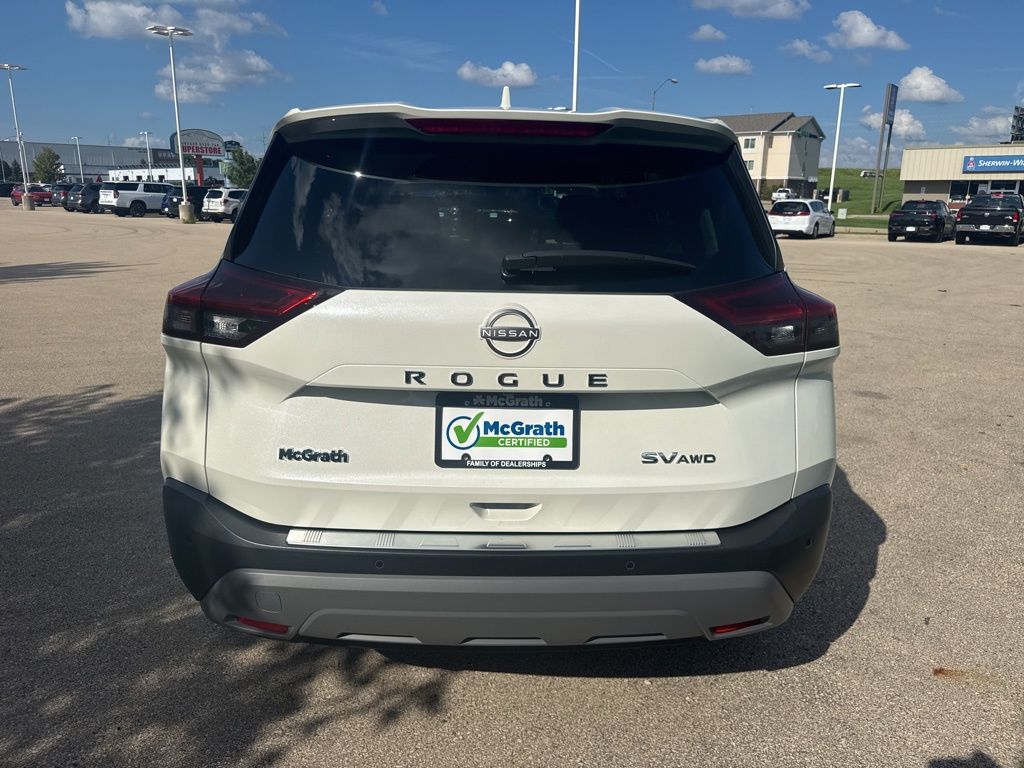 2023 Nissan Rogue SV photo 4