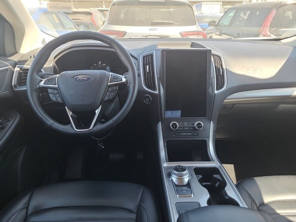2024 Ford Edge SEL photo 3