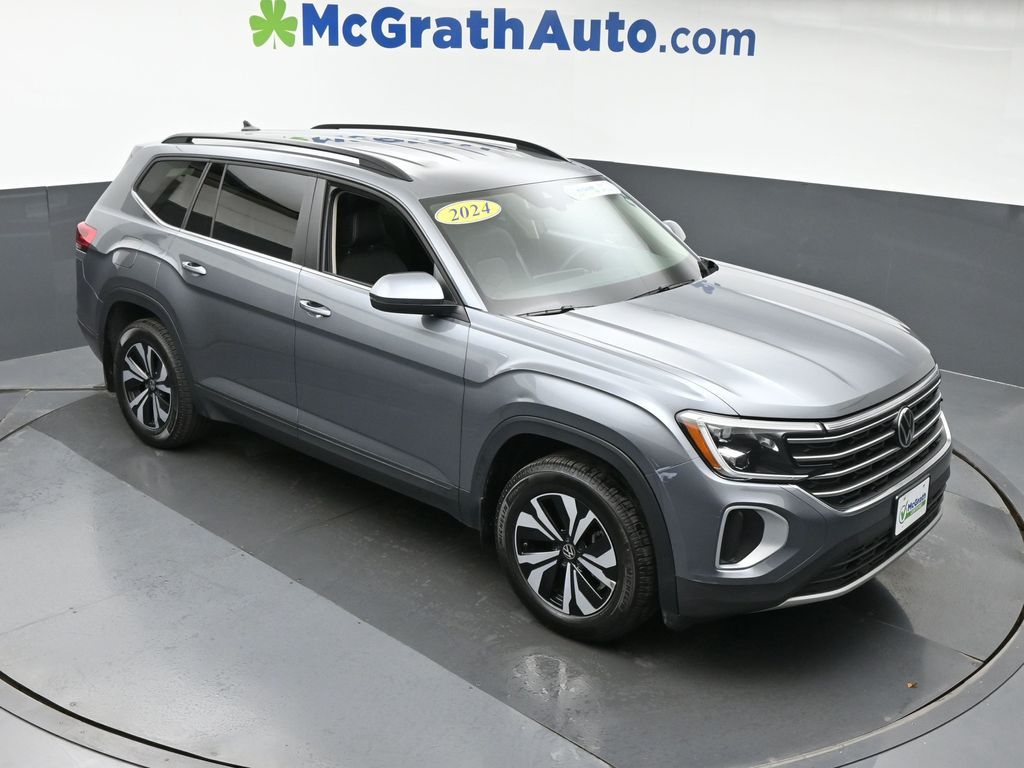 2024 Volkswagen Atlas SE photo 2