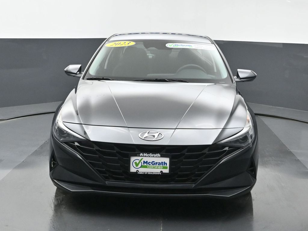 2023 Hyundai Elantra SEL photo 3