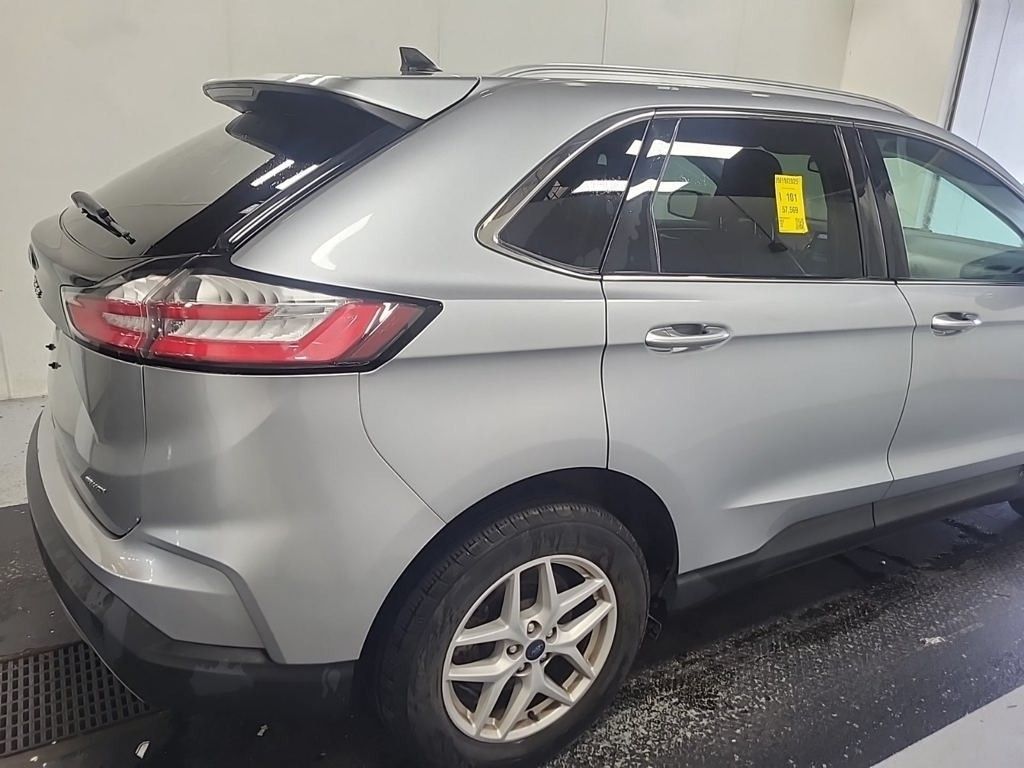 2022 Ford Edge SEL photo 2