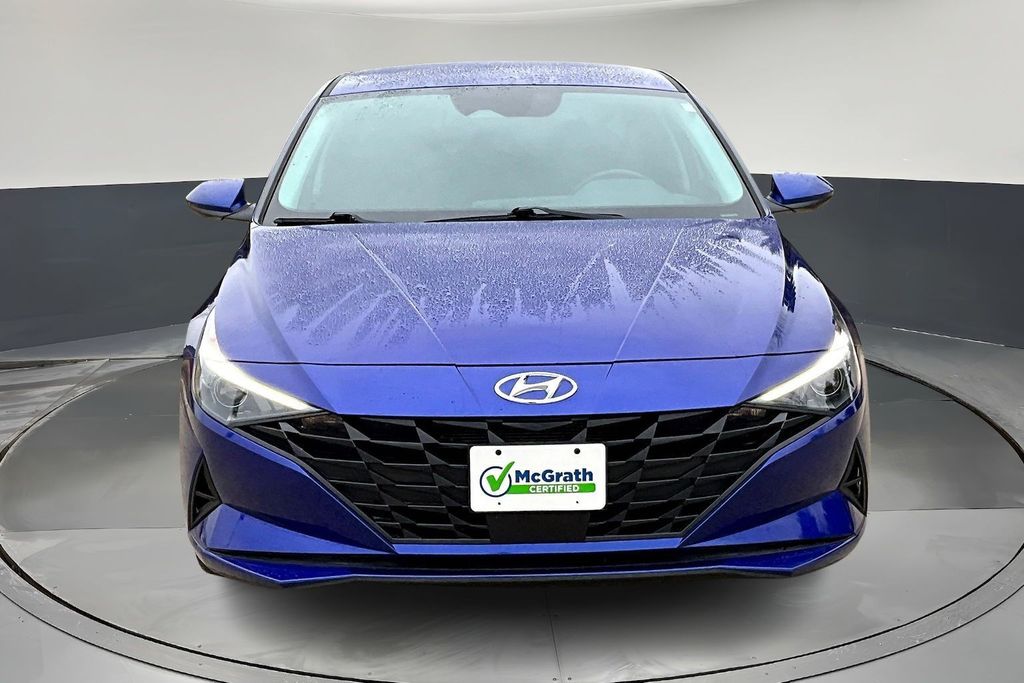2023 Hyundai Elantra SEL photo 2