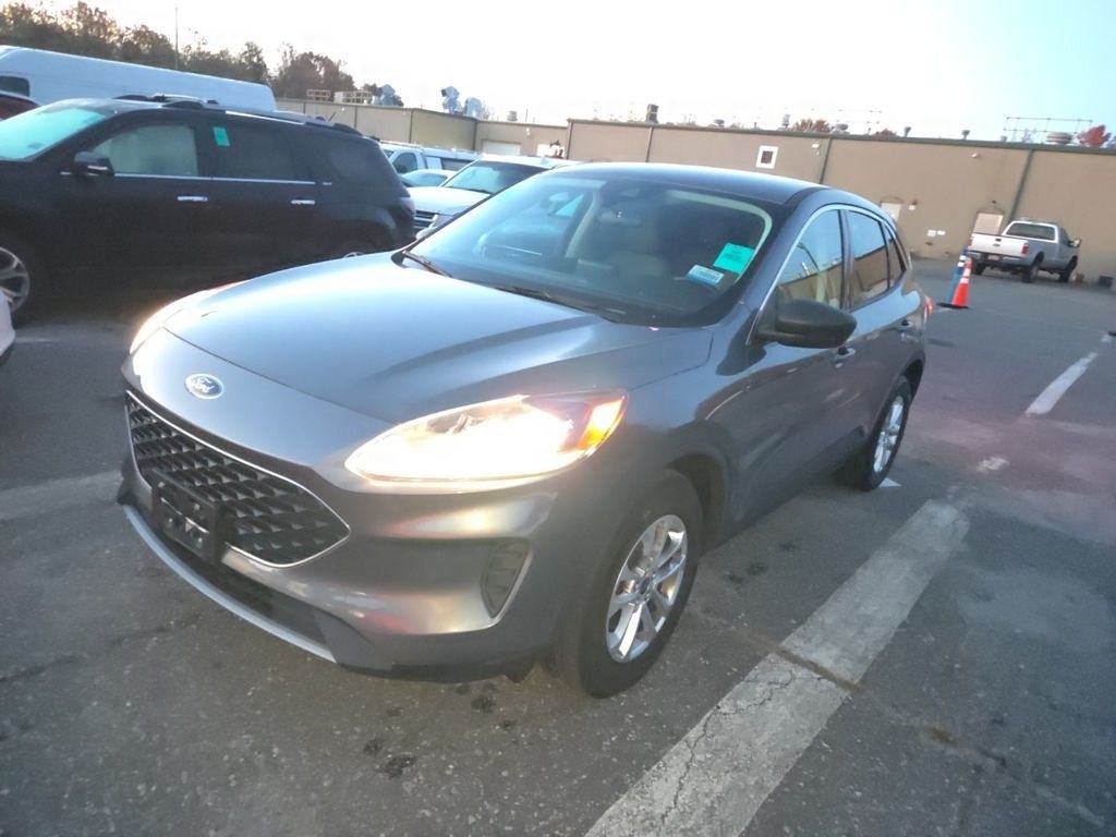 2022 Ford Escape SE photo 2