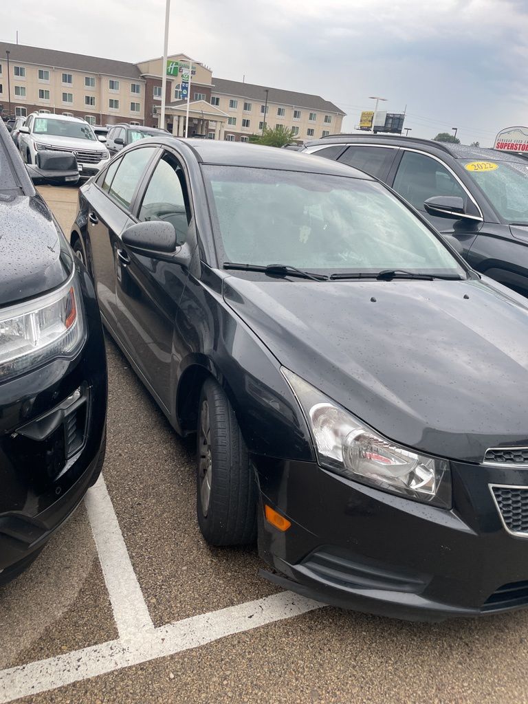 2014 Chevrolet Cruze LS photo 2