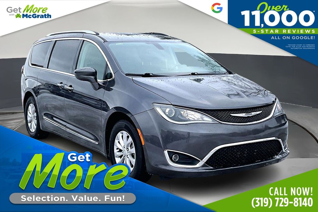 2019 Chrysler Pacifica Touring L's photo