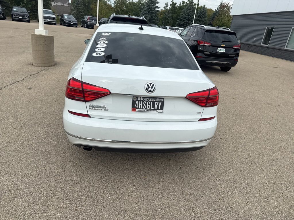 2016 Volkswagen Passat SE photo 3