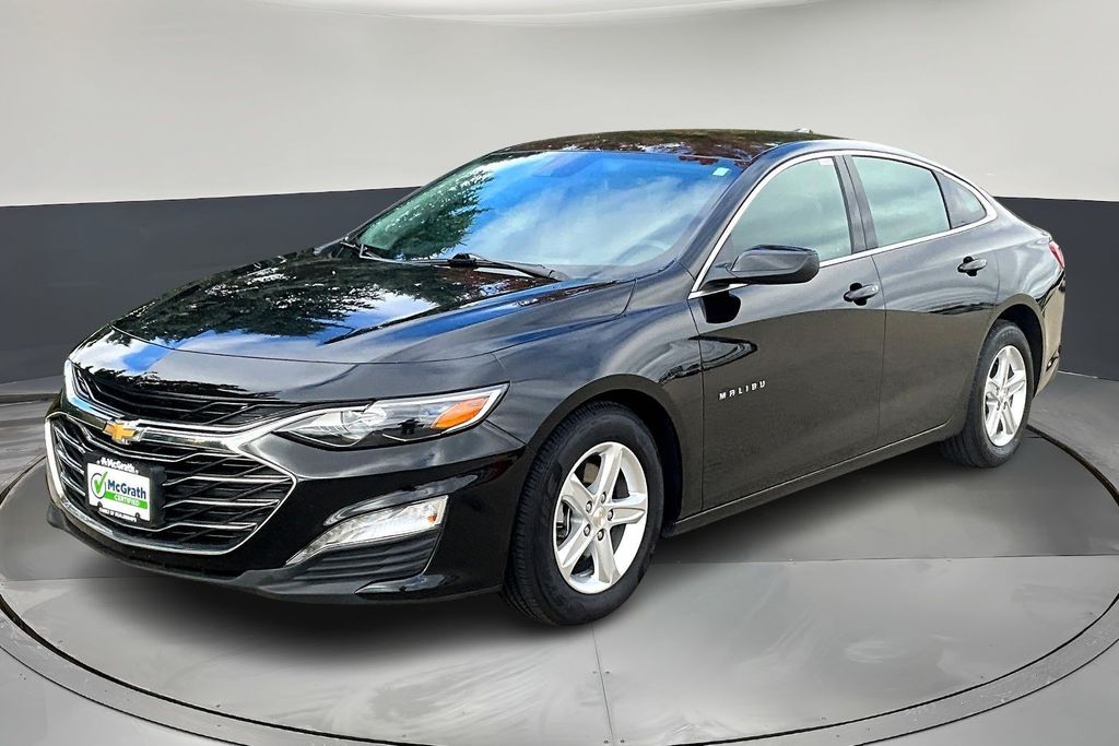 2024 Chevrolet Malibu 1LT photo 3