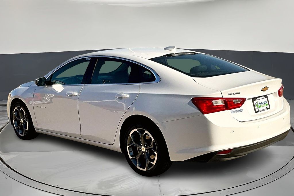 2024 Chevrolet Malibu 1LT photo 2