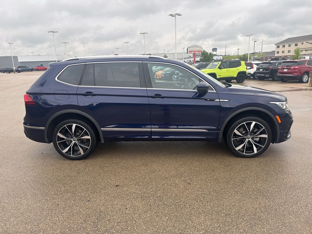 Used 2022 Volkswagen Tiguan SEL R-LINE with VIN 3VV4B7AX9NM154406 for sale in Dubuque, IA