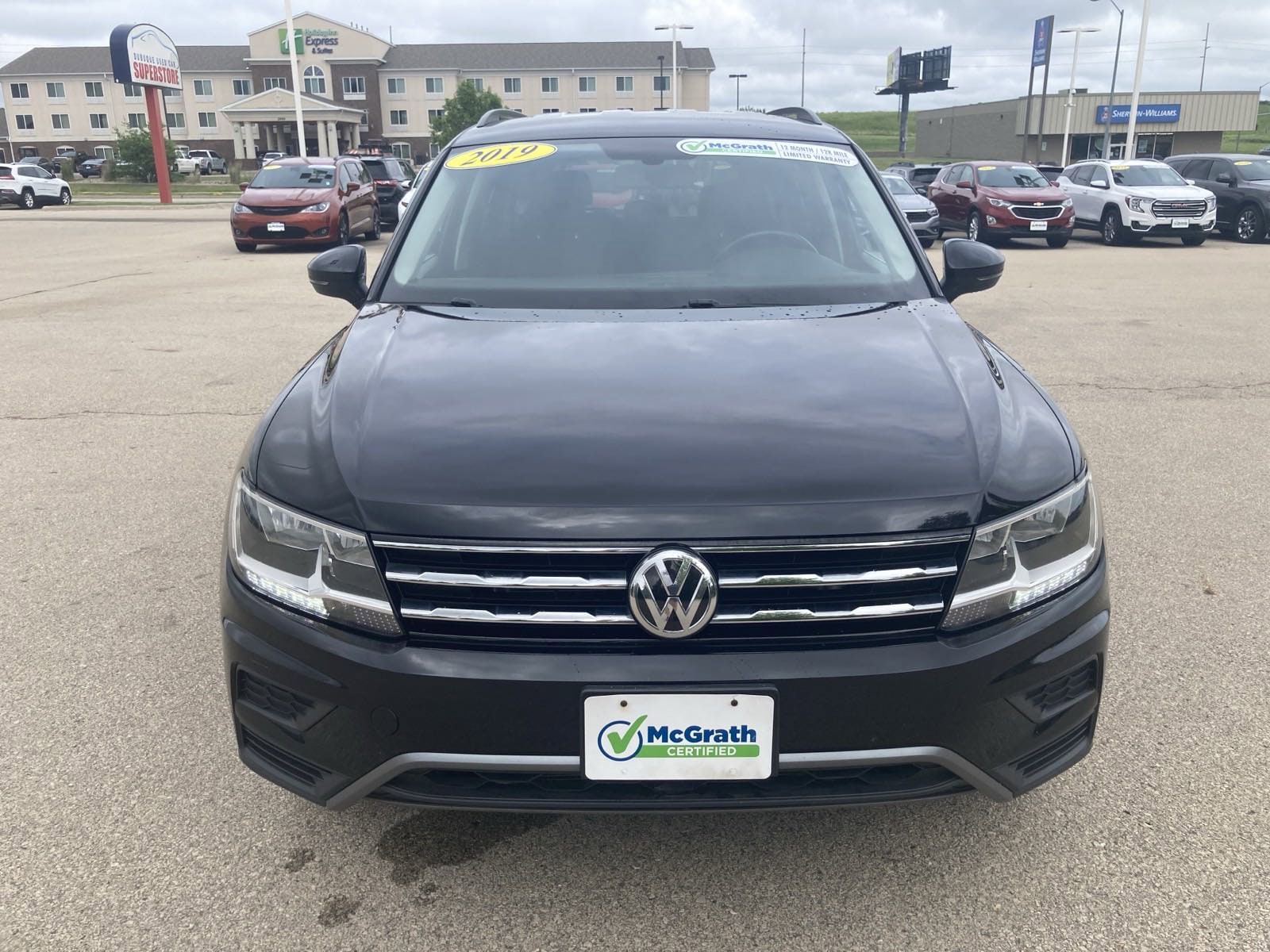 Used 2019 Volkswagen Tiguan SE with VIN 3VV2B7AX1KM010738 for sale in Dubuque, IA