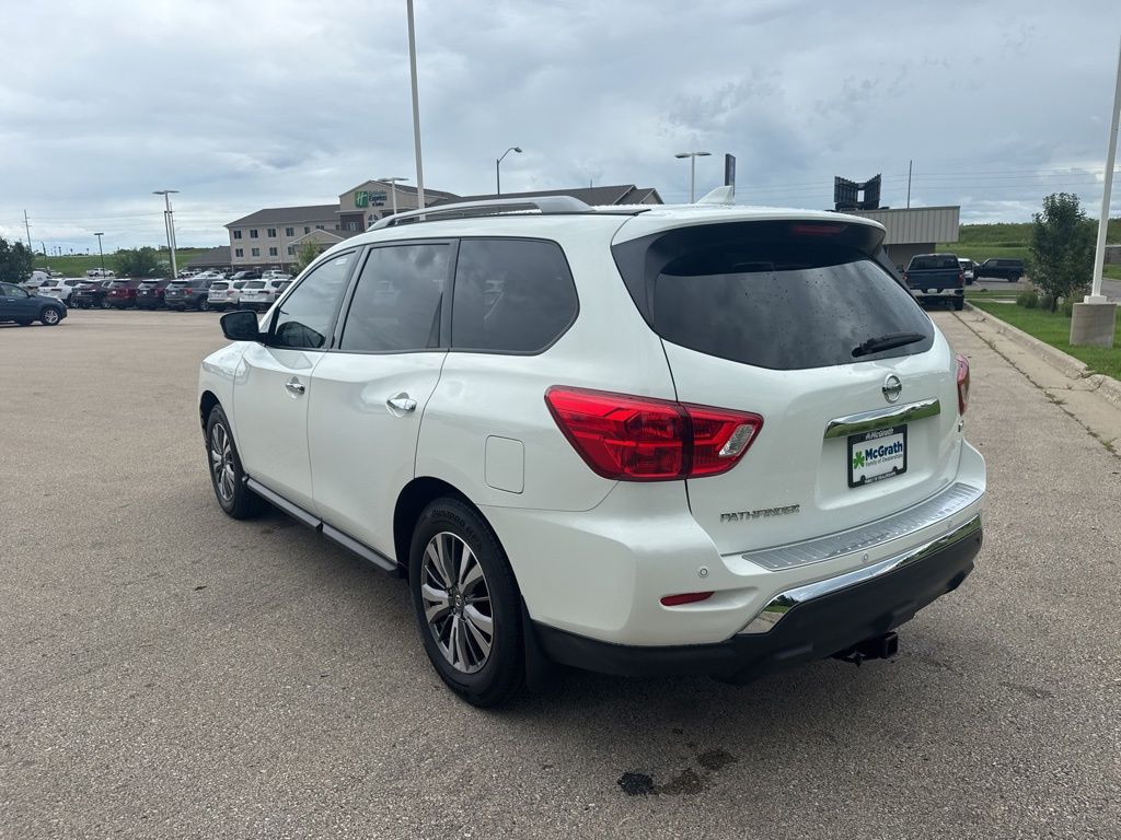 2020 Nissan Pathfinder S photo 3