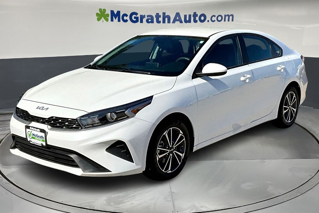 2022 Kia Forte LXS photo 3