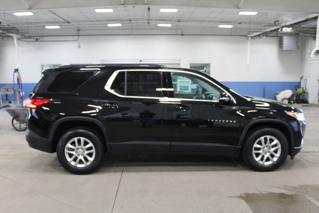 Used 2020 Chevrolet Traverse 3LT with VIN 1GNEVHKW5LJ187099 for sale in Dubuque, IA