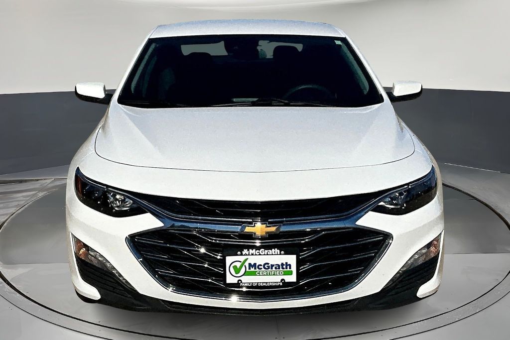 2024 Chevrolet Malibu 1LT photo 2