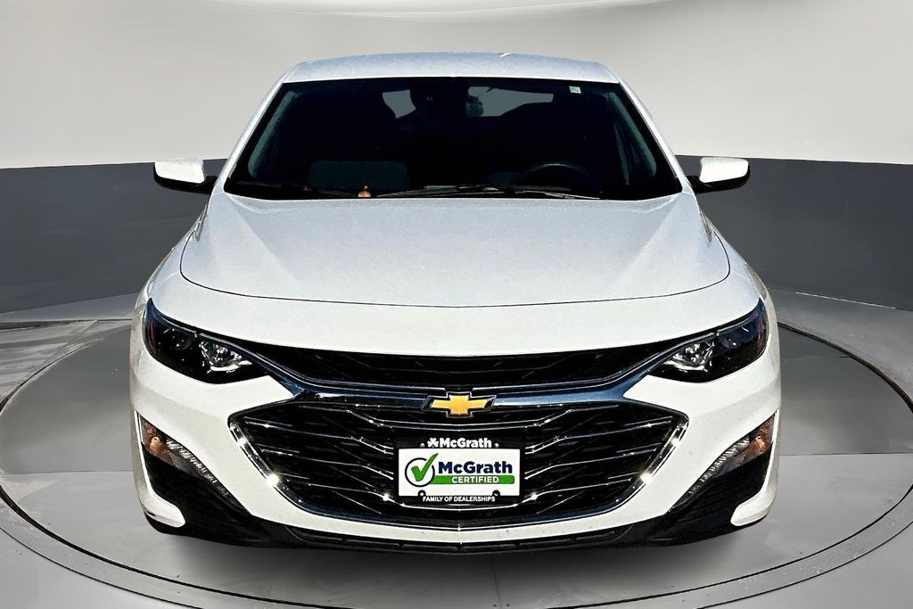 2024 Chevrolet Malibu 1LT photo 2