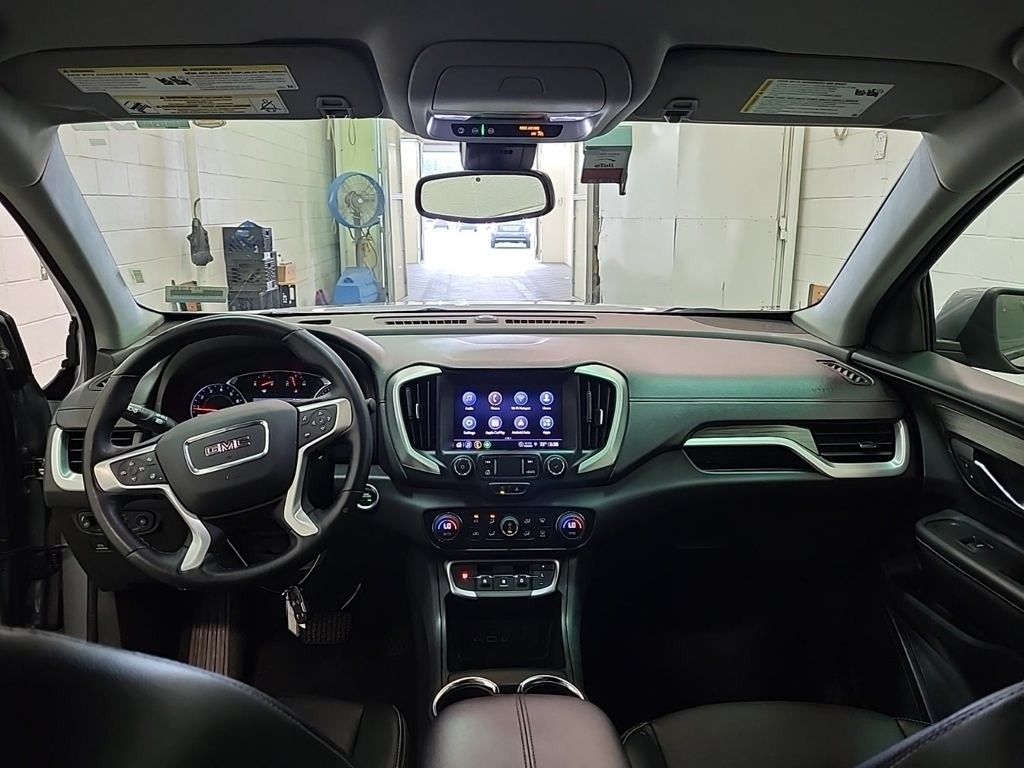 2024 Gmc Terrain SLT photo 2