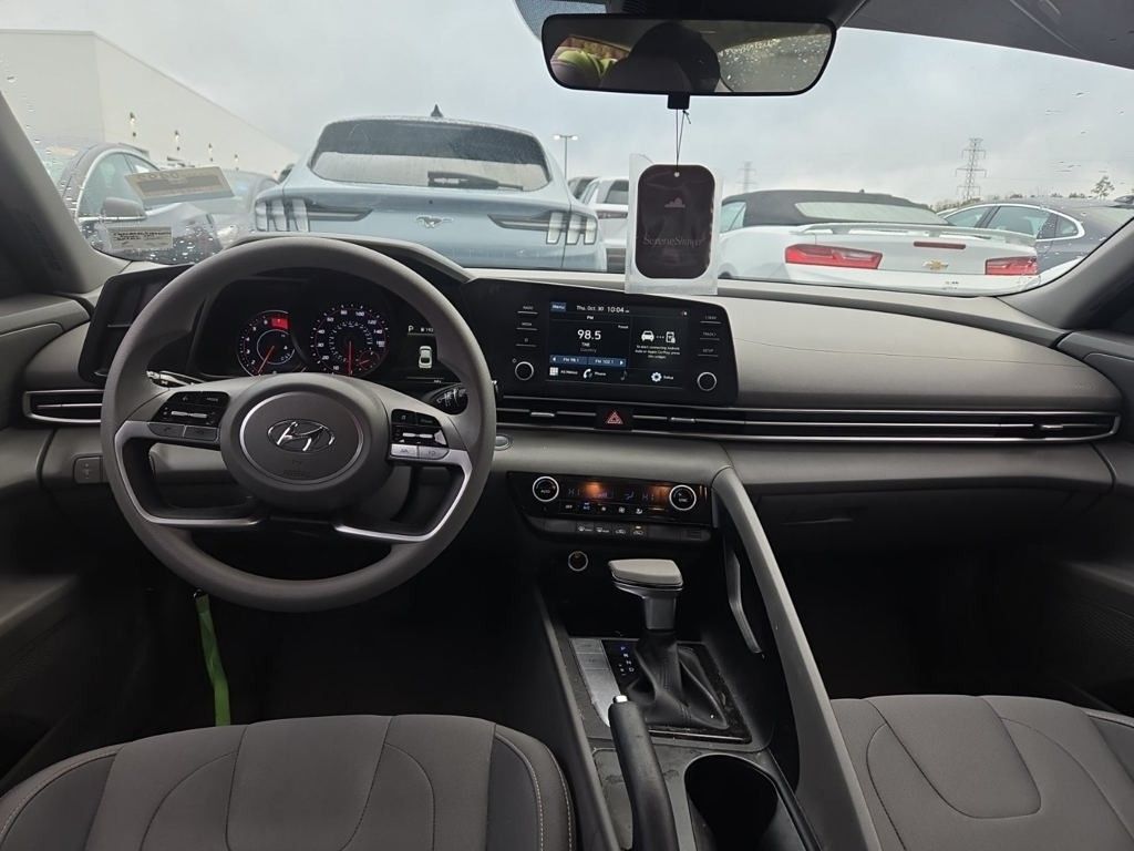 2023 Hyundai Elantra SEL photo 4