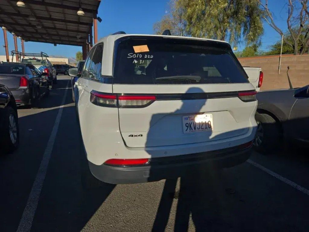 2024 Jeep Grand Cherokee Laredo Altitude X photo 3