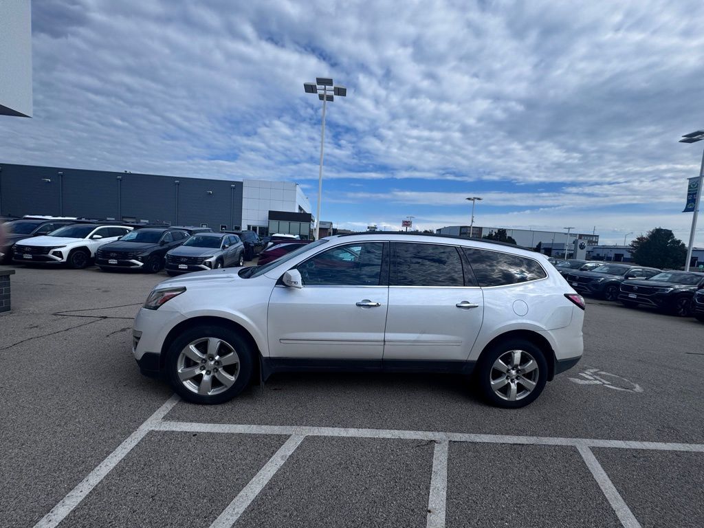 2016 Chevrolet Traverse LTZ photo 3