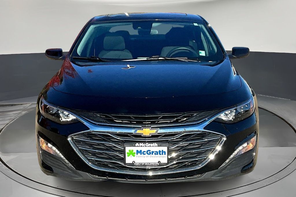 2024 Chevrolet Malibu 1LT photo 2