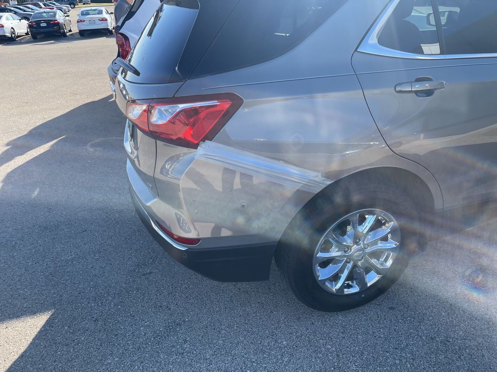 2018 Chevrolet Equinox LT photo 3