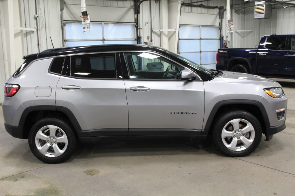 Used 2019 Jeep Compass Latitude with VIN 3C4NJDBB8KT712142 for sale in Dubuque, IA