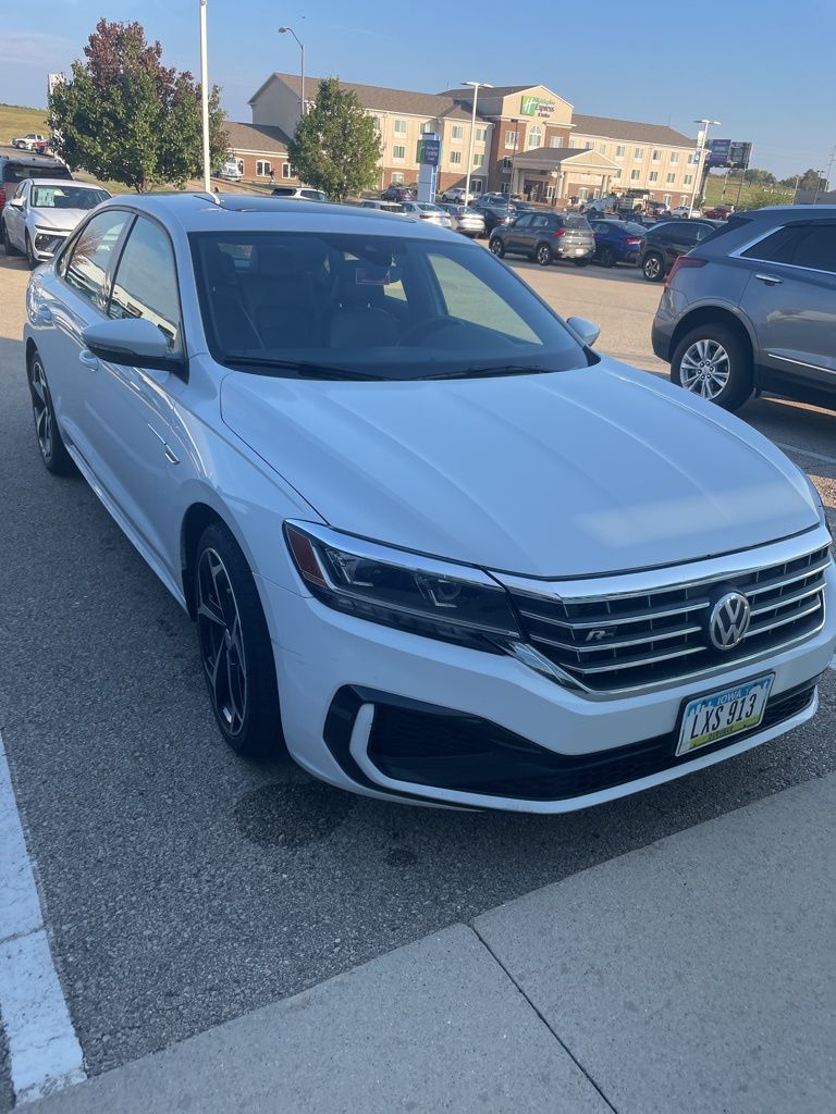 2021 Volkswagen Passat 2.0T R-Line photo 2