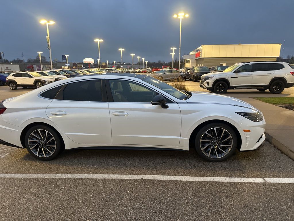 2021 Hyundai Sonata Limited photo 2