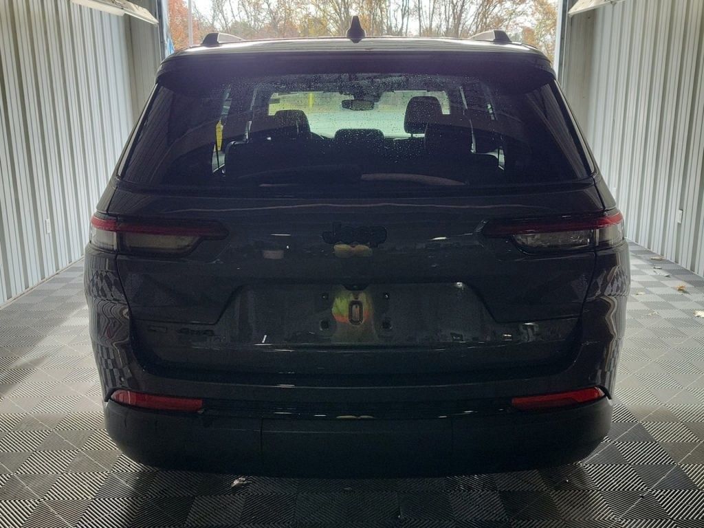 2023 Jeep Grand Cherokee Altitude photo 3