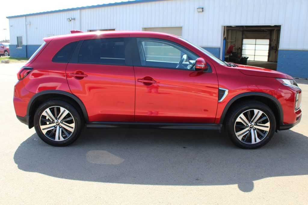 Used 2022 Mitsubishi Outlander Sport SE with VIN JA4ARUAU0NU023582 for sale in Dubuque, IA