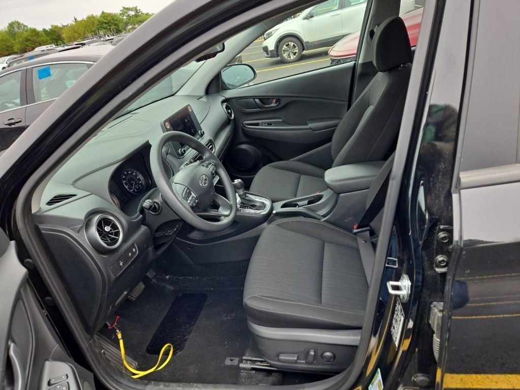 2023 Hyundai Kona SEL photo 2