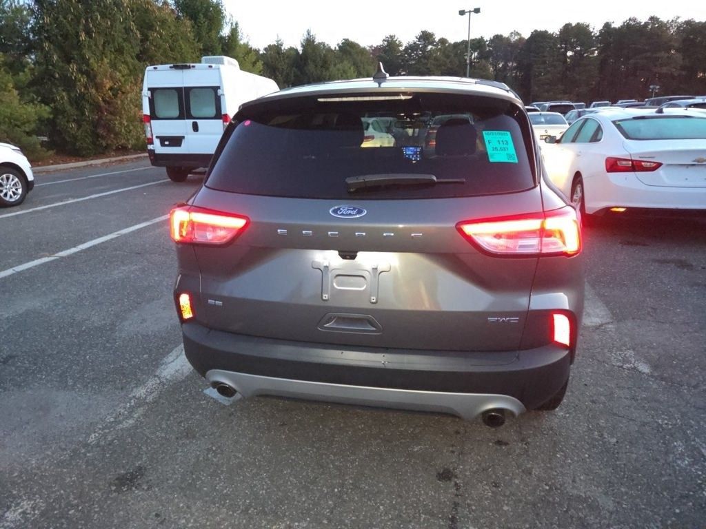 2022 Ford Escape SE photo 4