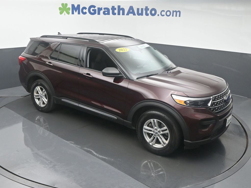 Used 2022 Ford Explorer XLT with VIN 1FMSK8DH8NGA21433 for sale in Dubuque, IA