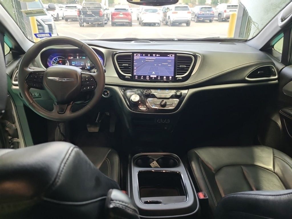 2022 Chrysler Pacifica Hybrid Touring L photo 4