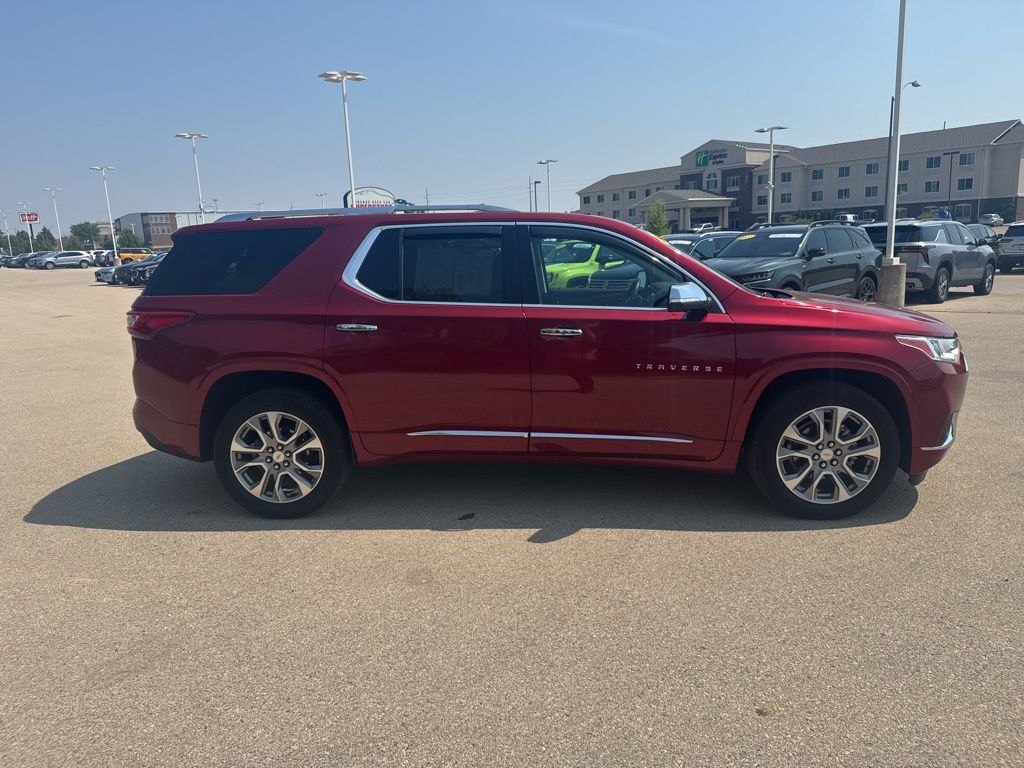 Used 2021 Chevrolet Traverse Premier with VIN 1GNEVKKW1MJ126184 for sale in Dubuque, IA