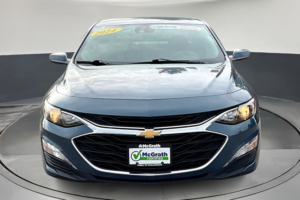 2024 Chevrolet Malibu 1LT photo 2