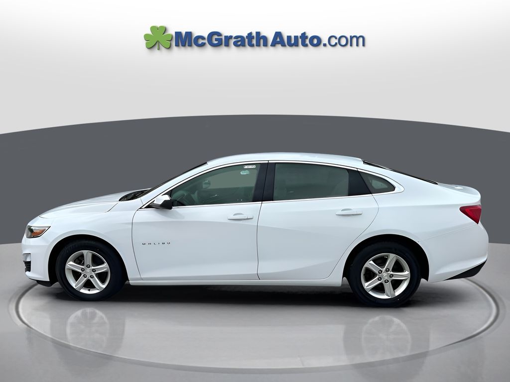 2022 Chevrolet Malibu LS photo 4