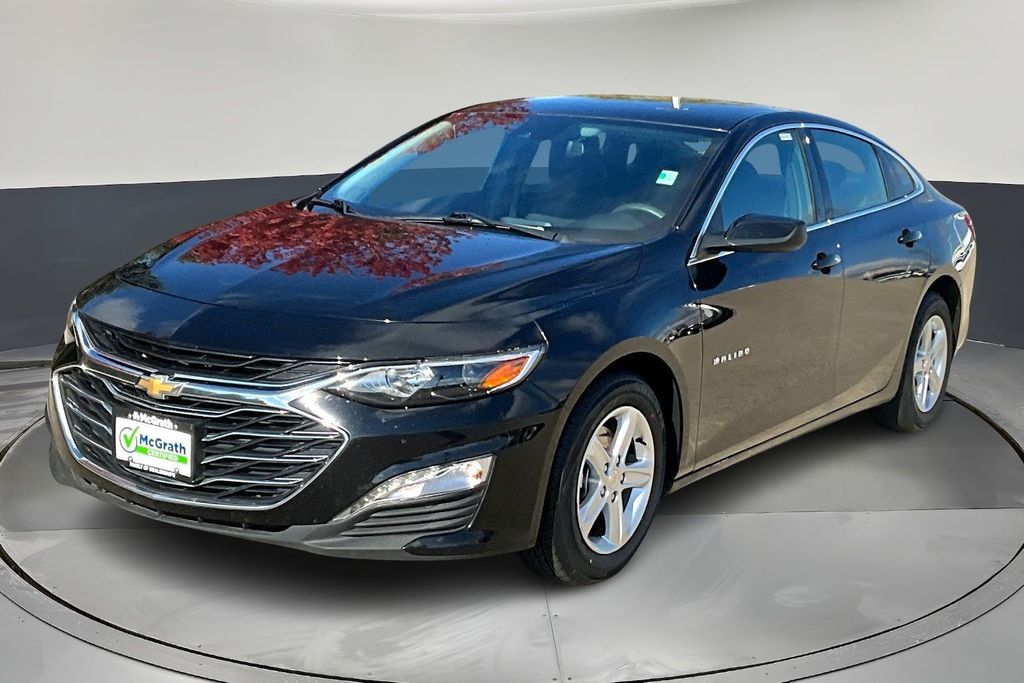 2024 Chevrolet Malibu 1LT photo 3