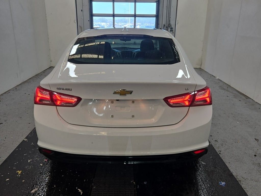 2022 Chevrolet Malibu 1LT photo 3