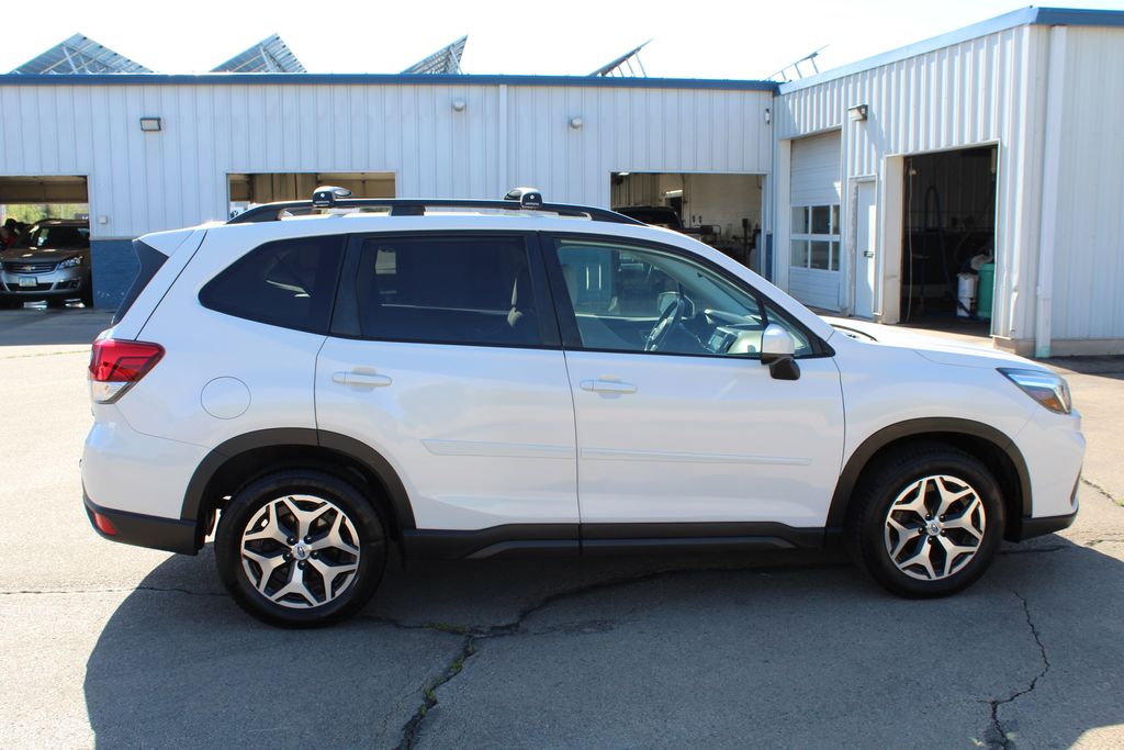 Used 2019 Subaru Forester Premium with VIN JF2SKAEC5KH592948 for sale in Dubuque, IA