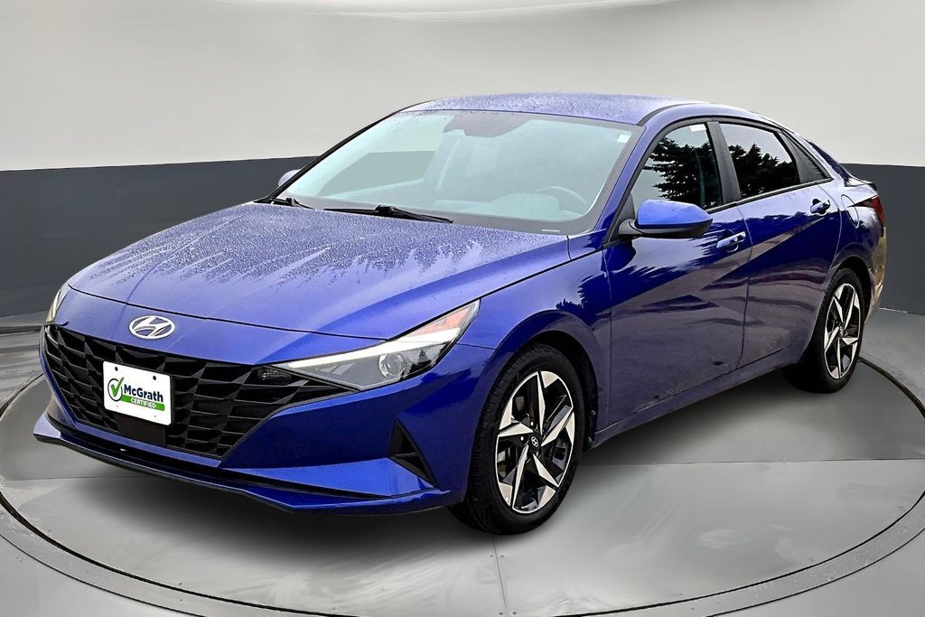 2023 Hyundai Elantra SEL photo 3