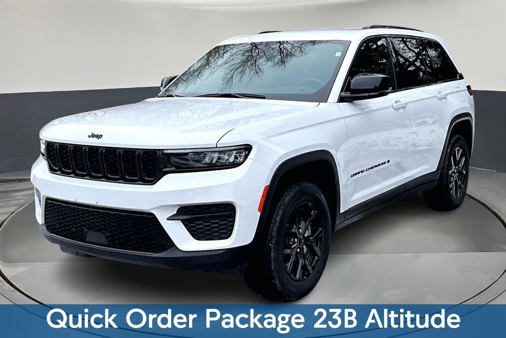 Used 2024 Jeep Grand Cherokee Laredo SUV