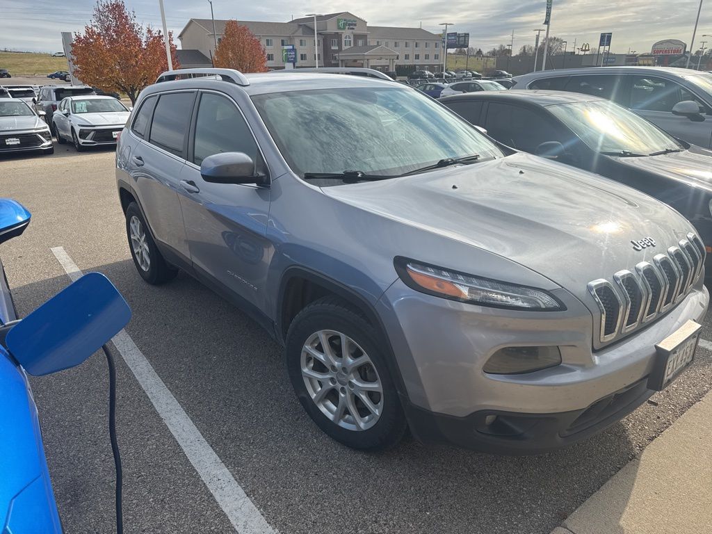 2017 Jeep Cherokee Latitude photo 2
