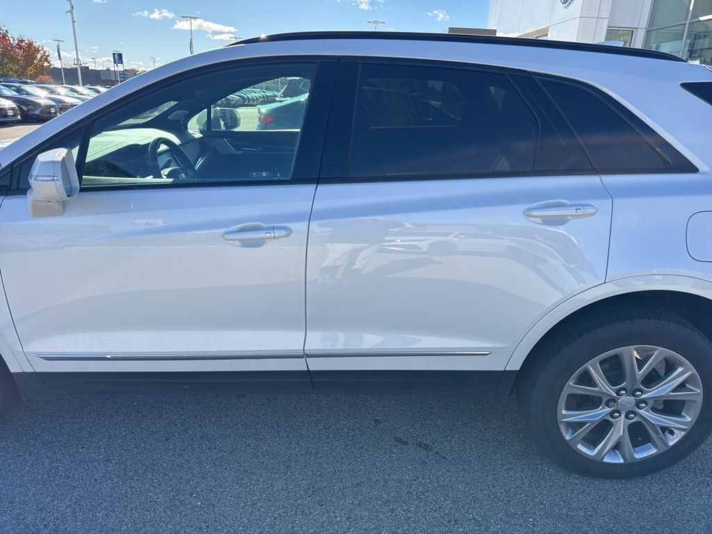 2020 Cadillac XT5 Sport photo 2