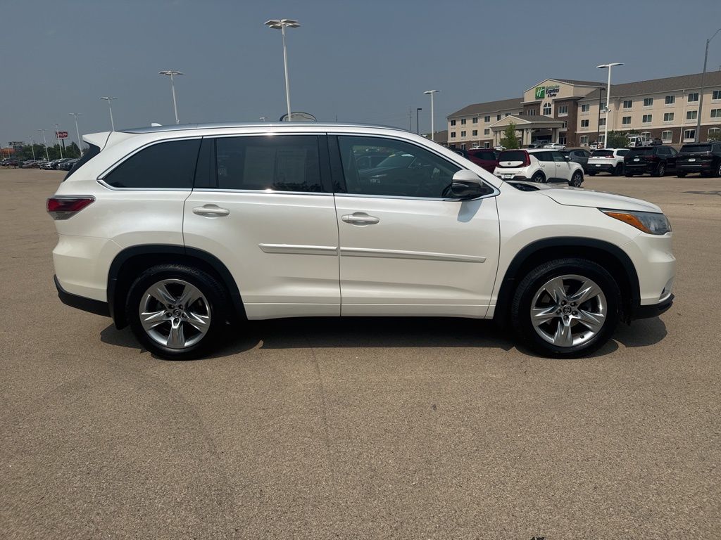 Used 2016 Toyota Highlander Limited with VIN 5TDDKRFH6GS333940 for sale in Dubuque, IA