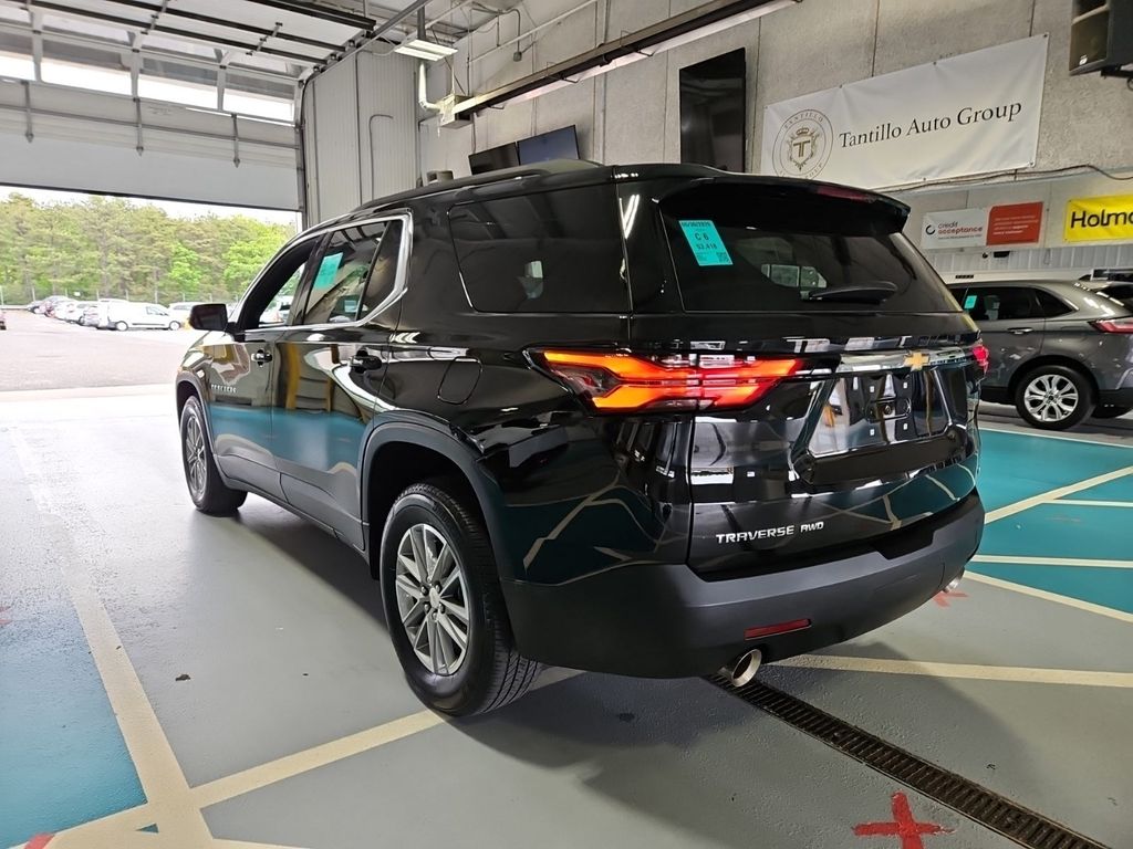 Used 2023 Chevrolet Traverse 3LT with VIN 1GNEVHKW5PJ176710 for sale in Dubuque, IA