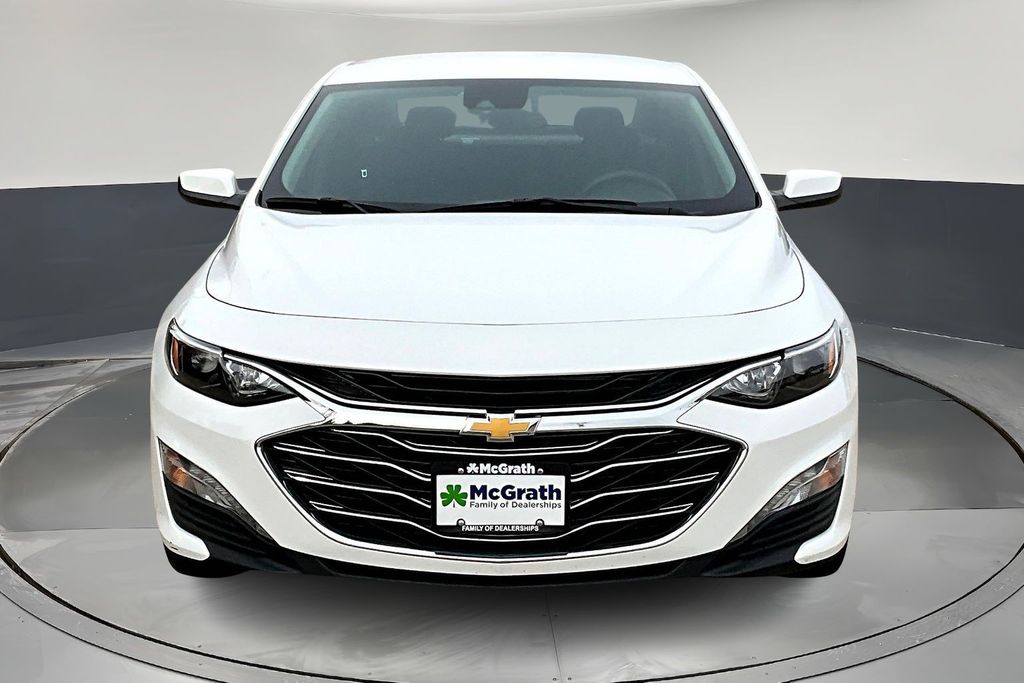 2024 Chevrolet Malibu 1LT photo 2